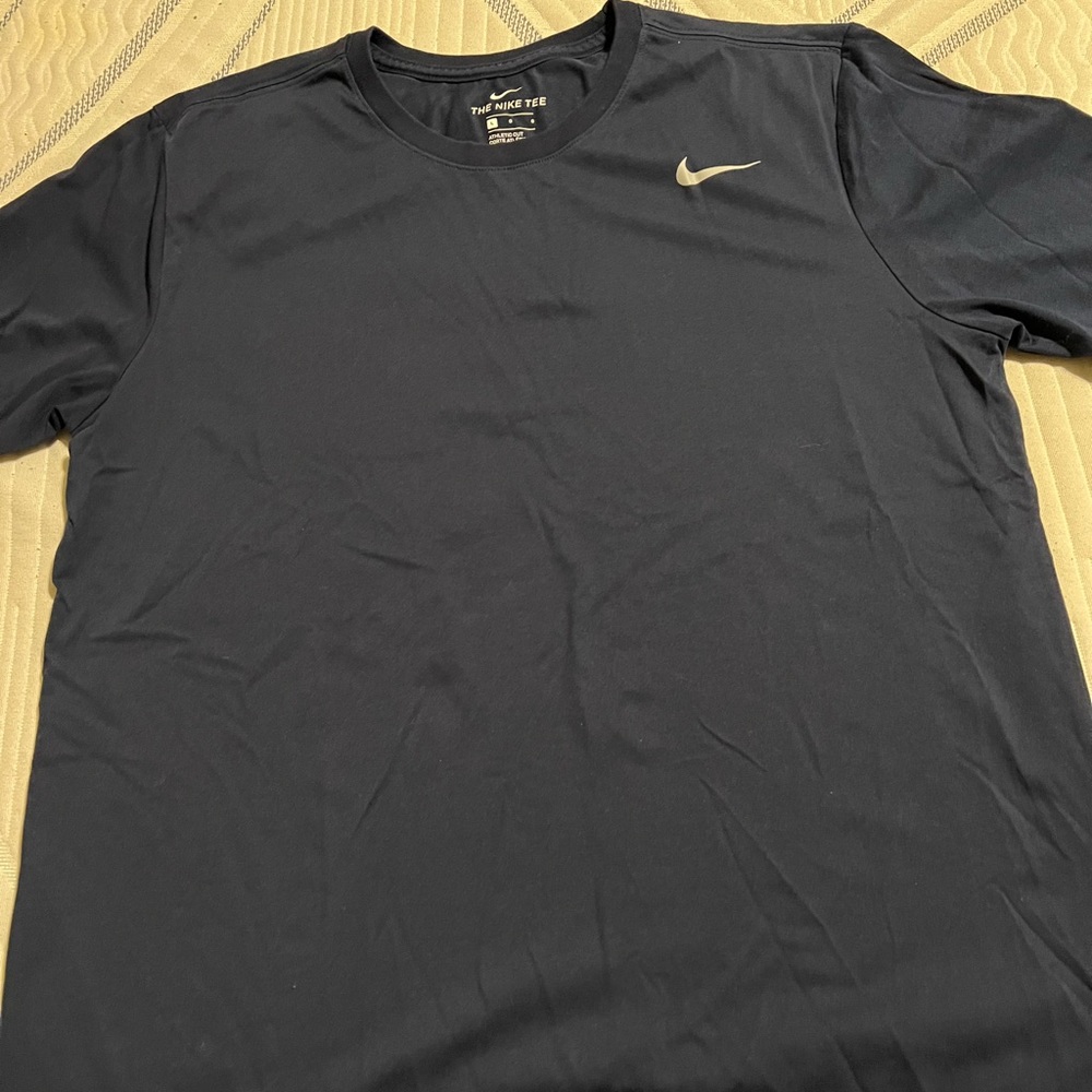 Navy men's Large Nike Tee. "The Nike Tee"